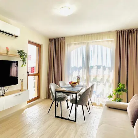 Attractive Family In Sunny Cascadas Family Apartment Slantschew brjag