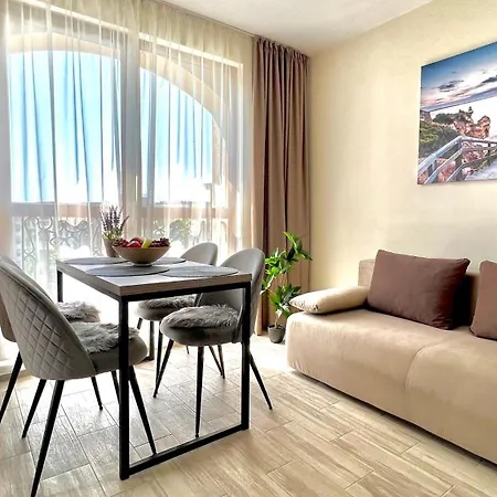 Attractive Family In Sunny Cascadas Family ساني بيتش