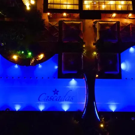 Attractive Family In Sunny Cascadas Family ساني بيتش