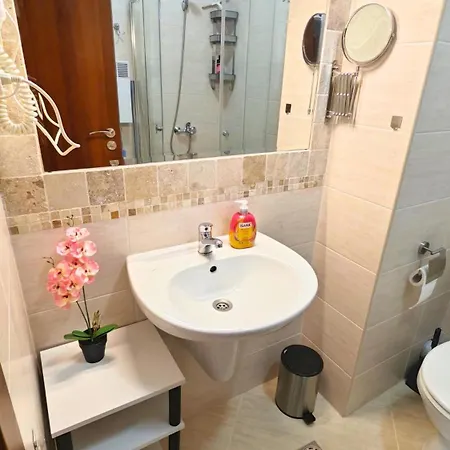 Attractive Family In Sunny Cascadas Family * ساني بيتش