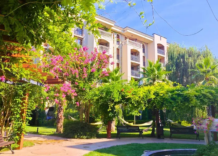 Attractive Family In Sunny Cascadas Family Apartment *