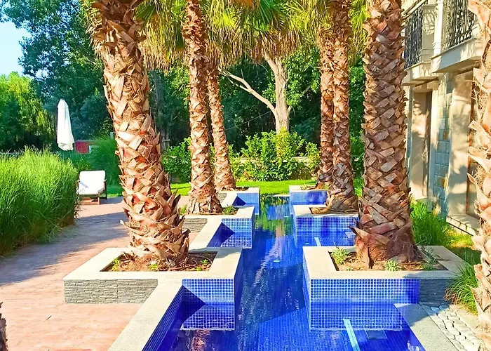 Attractive Family In Sunny Cascadas Family Apartment *