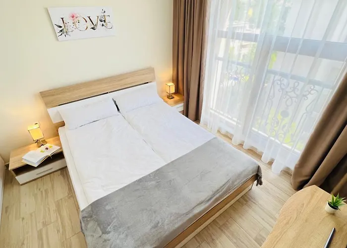 Attractive Family In Sunny Cascadas Family Apartman Napospart