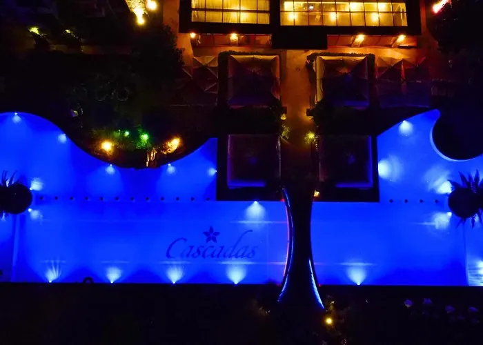 Attractive Family In Sunny Cascadas Family Napospart