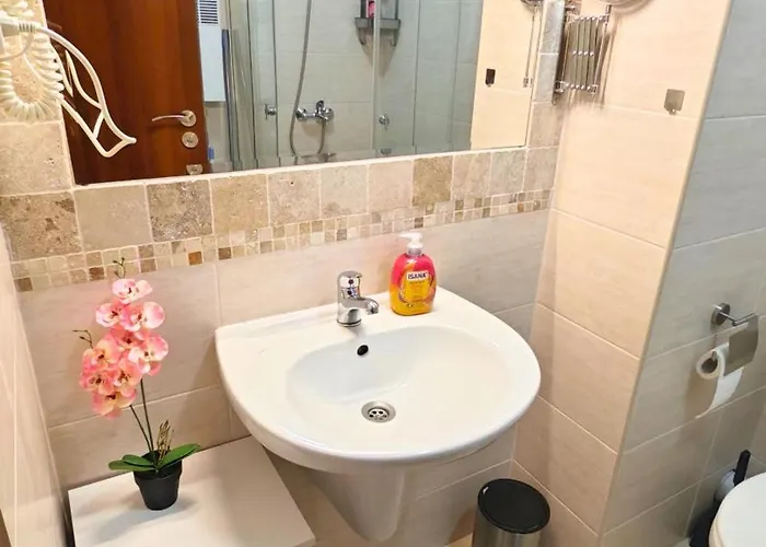 Attractive Family In Sunny Cascadas Family * Napospart