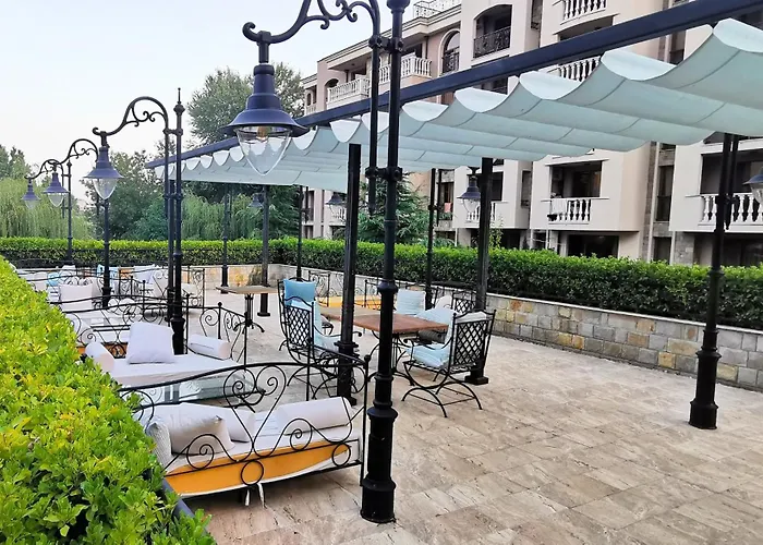 Attractive Family In Sunny Cascadas Family Apartman