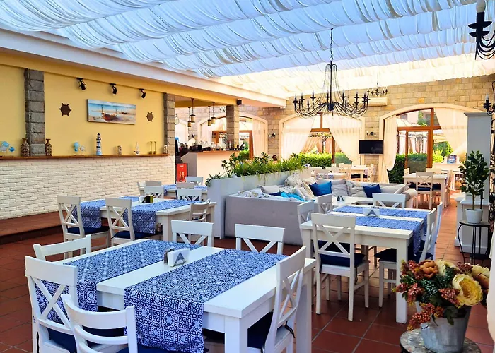 Attractive Family In Sunny Cascadas Family Apartman